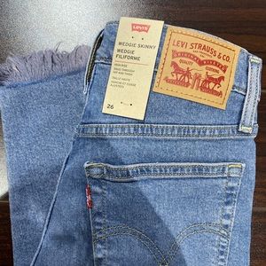 BRAND NEW WOMEN’S LEVI’S WEDGIE SKINNY SIZE 26x30
